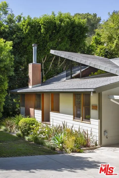 10335 Oletha Lane, Los Angeles, California 90077 home-pic-21